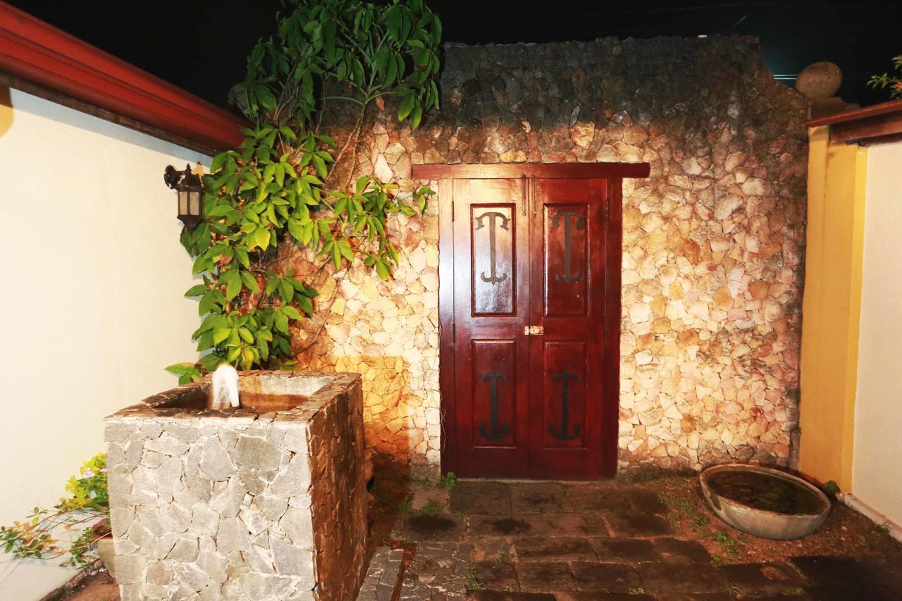 Villa Kusum Хиккадува Экстерьер фото