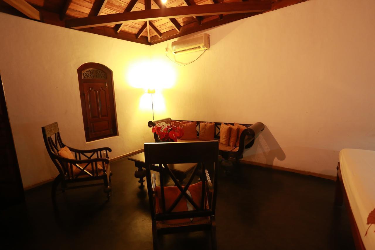 Villa Kusum Хиккадува Экстерьер фото
