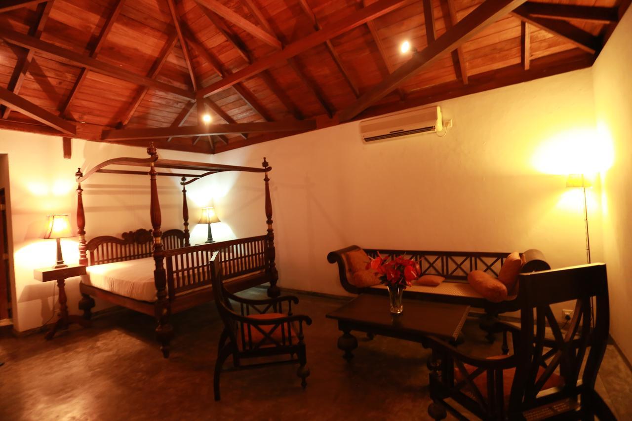 Villa Kusum Хиккадува Экстерьер фото