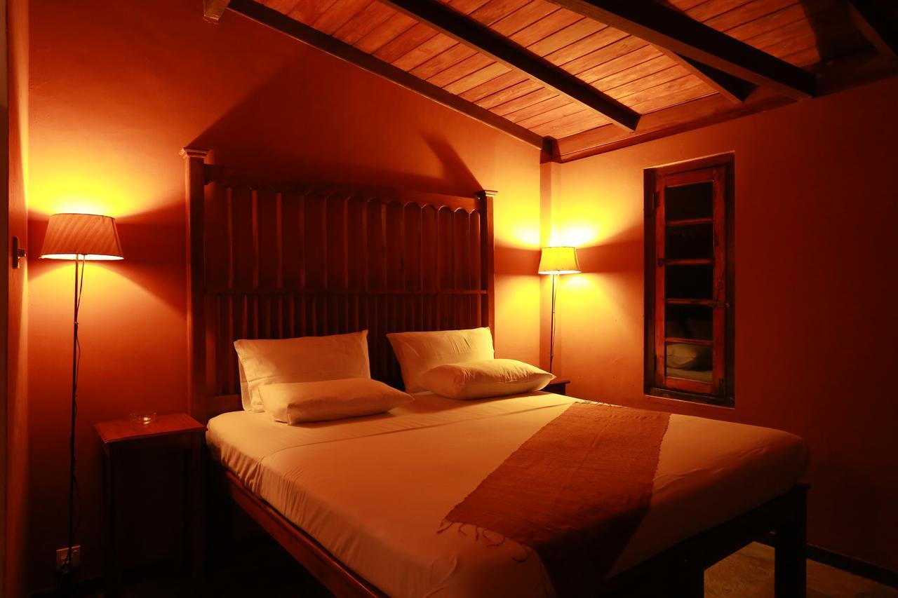 Villa Kusum Хиккадува Экстерьер фото