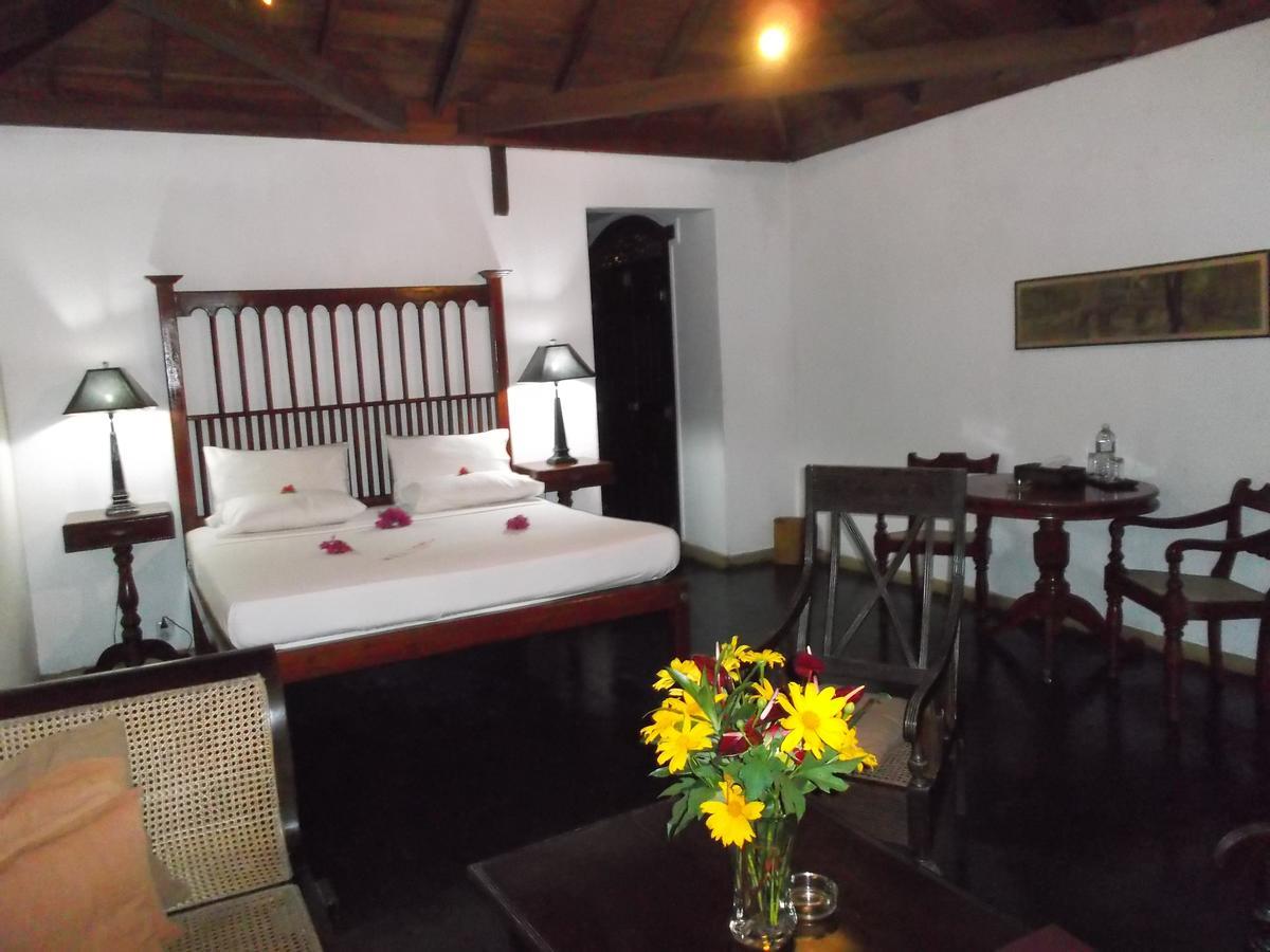 Villa Kusum Хиккадува Экстерьер фото